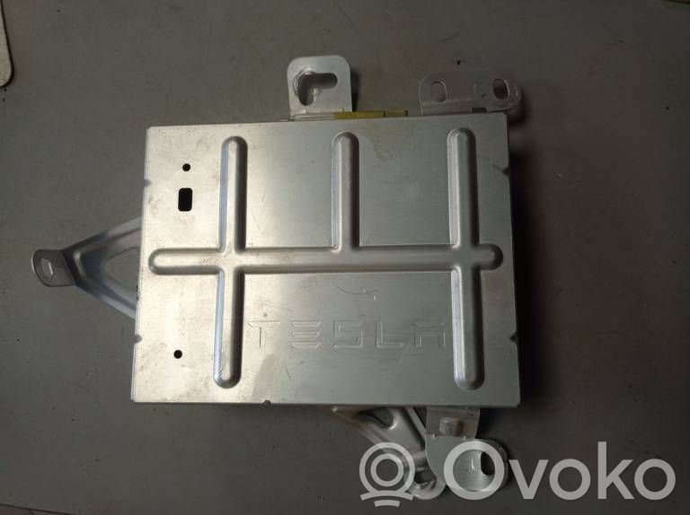 Tesla Model X Garso stiprintuvas 