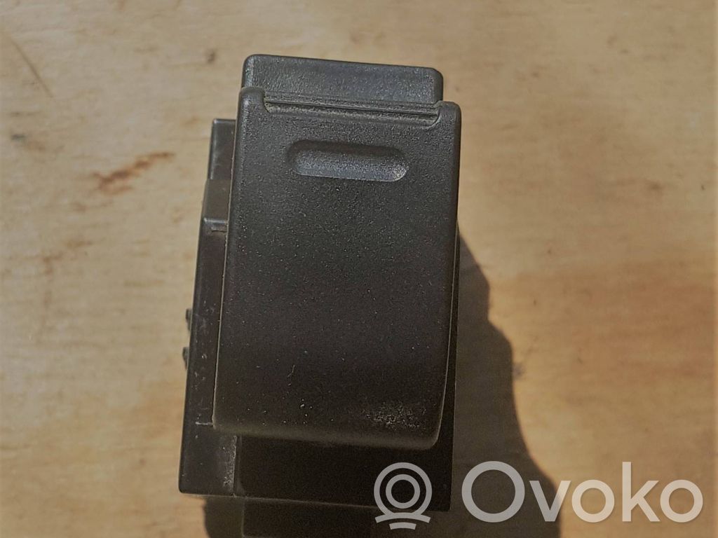 Toyota Avensis T220 Light switch 