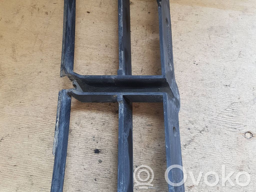 Front bumper lower grill   8235673