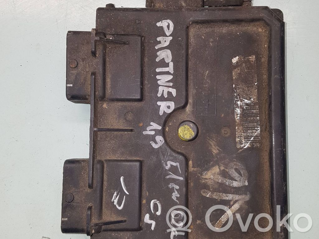 Peugeot Partner Engine control unit/module 