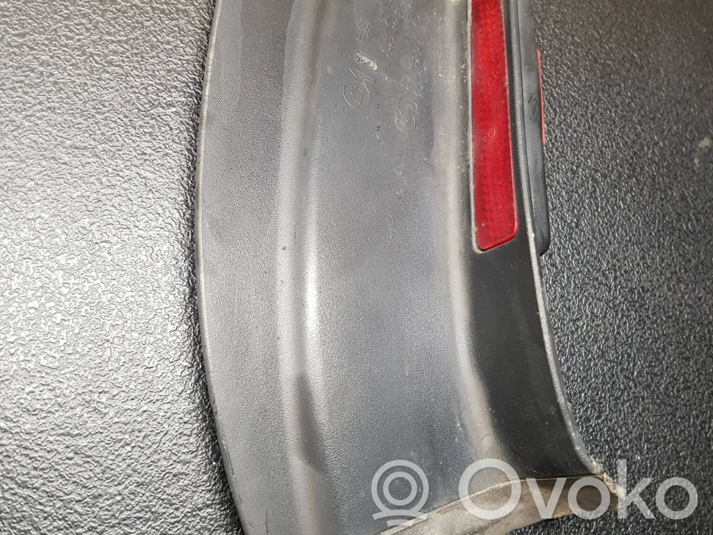 Volkswagen PASSAT B6 Reflector spate 
