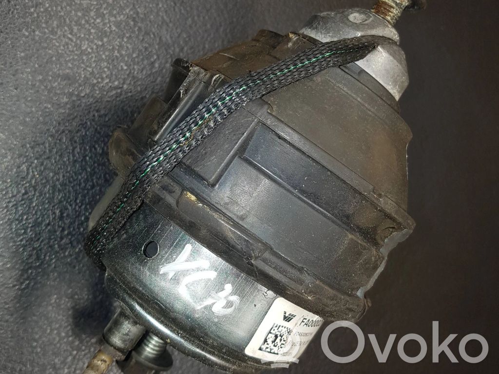Volvo XC70 Wspornik / Mocowanie silnika 