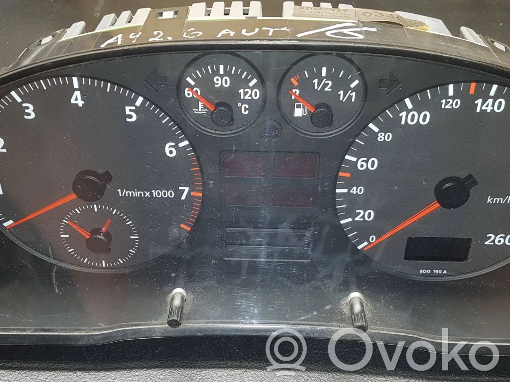 Audi A4 S4 B5 8D Licznik / Prędkościomierz 