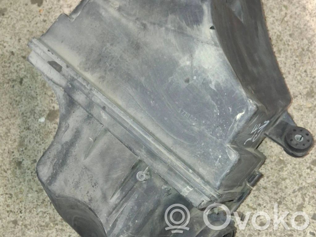 Air filter box   1713637