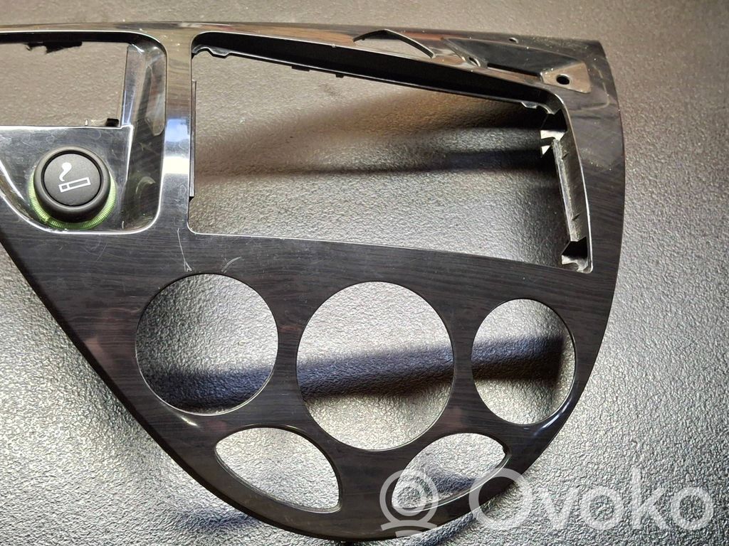 Ford Focus Radio/GPS head unit trim 