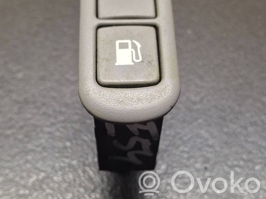 KIA Sorento Przycisk otwierania wlewu paliwa 