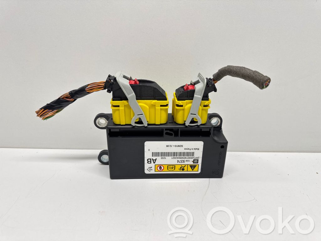 Opel Astra J Airbag control unit/module 