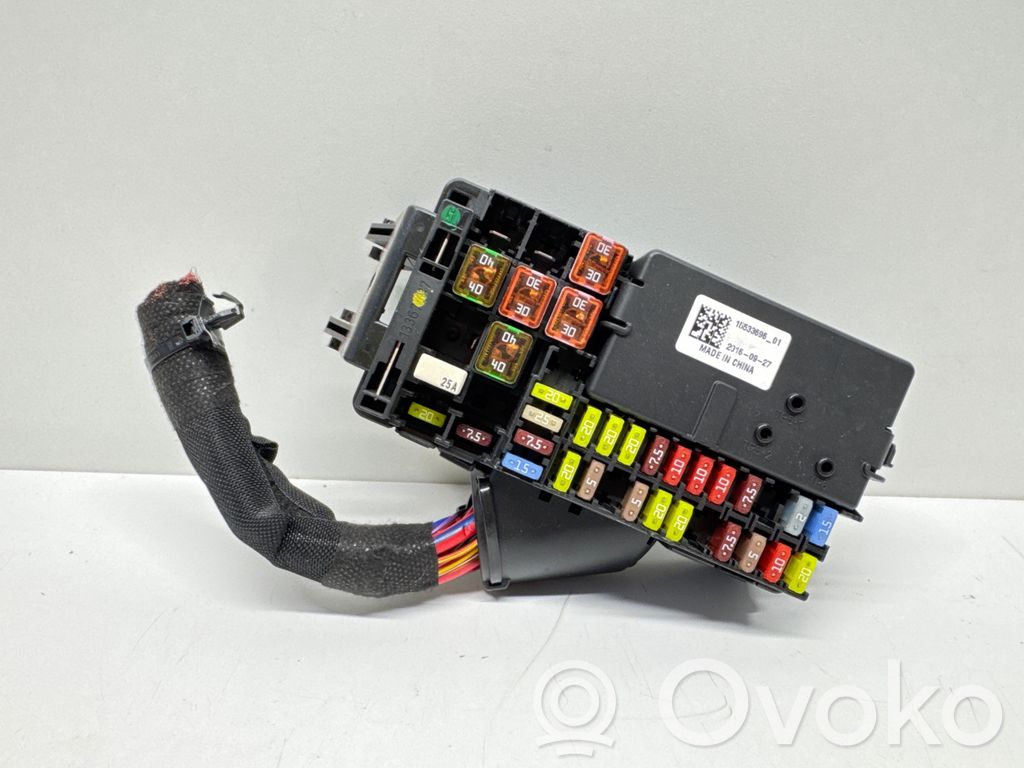 Opel Astra K Módulo de fusible 