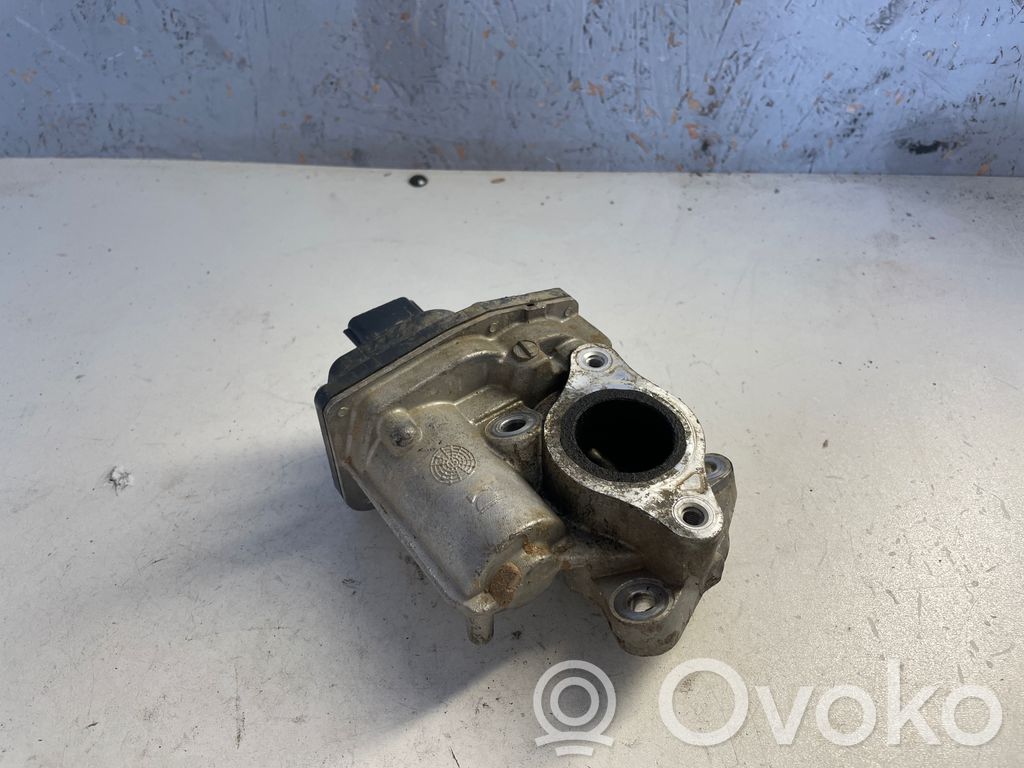 Nissan Juke I F15 EGR valve 