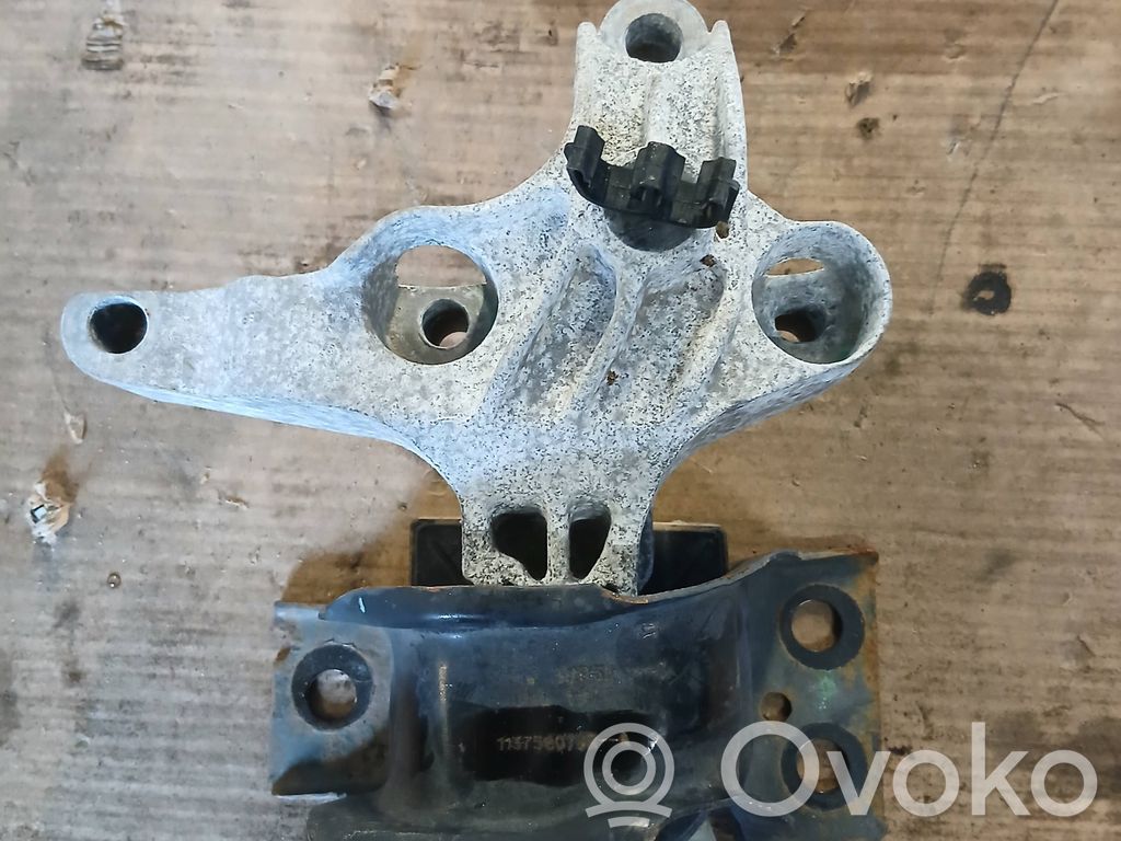 Renault Clio IV Engine mount bracket 