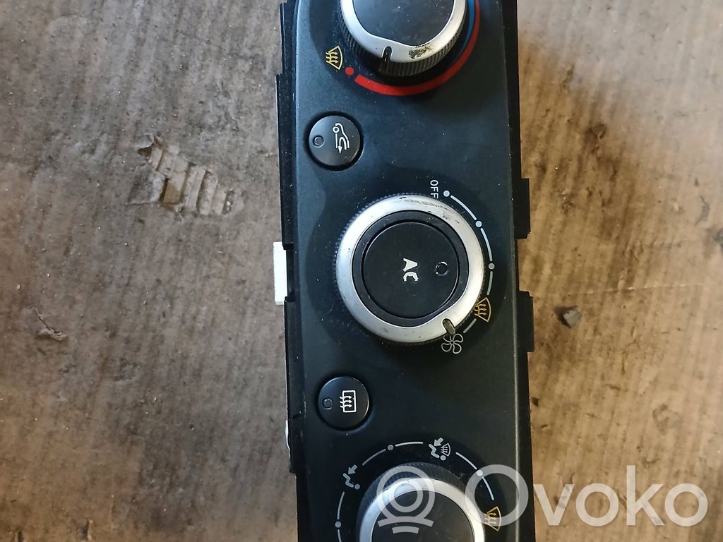 Renault Megane III Climate control unit 