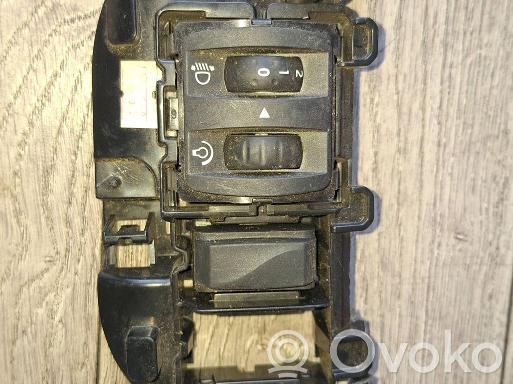 Renault Clio IV Interruptor de control de altura del faro delantero 