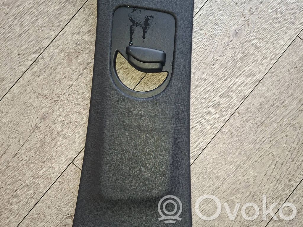 Renault Captur II Osłona górna słupka / B 