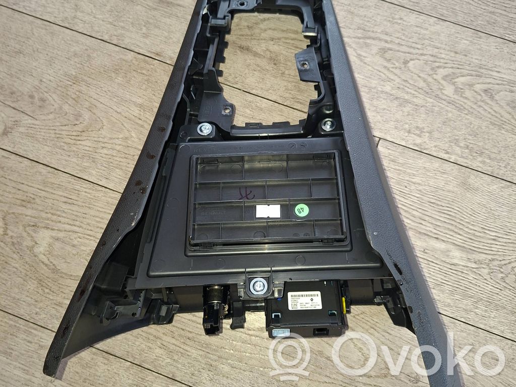Renault Captur II Ātrumu pārslēgšanas sviras dekoratīvā apdare (plastmasas) 