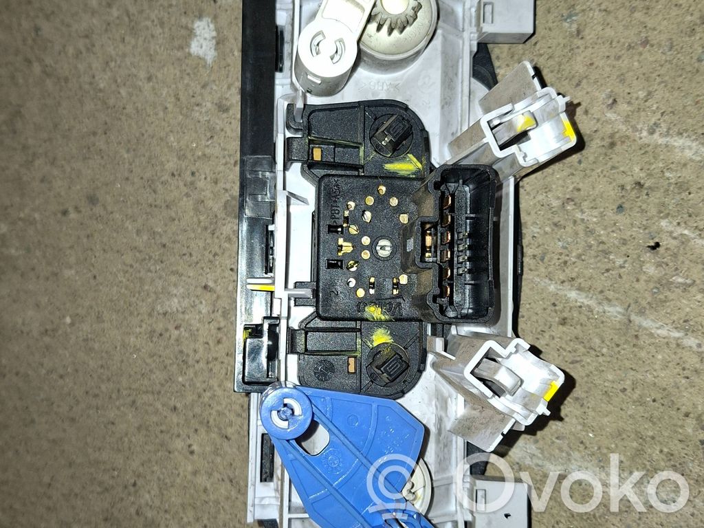 Dacia Logan I Climate control unit 