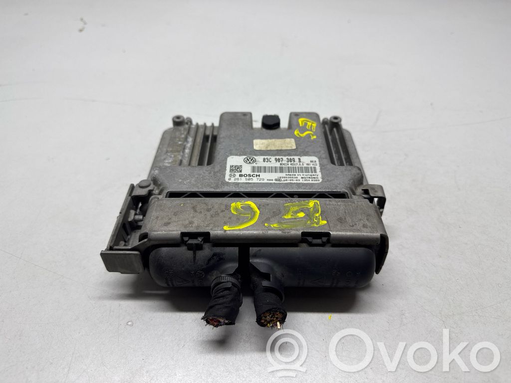 Volkswagen Golf VI Engine control unit/module 