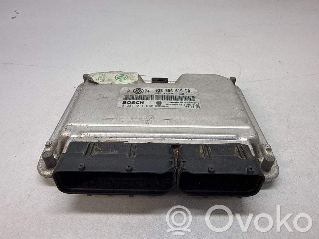 Volkswagen Golf IV Engine control unit/module 