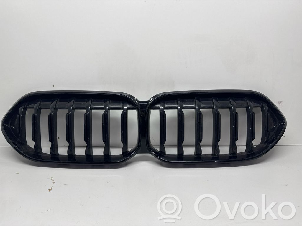 BMW 3 G20 G21 Etupuskurin ylempi jäähdytinsäleikkö 