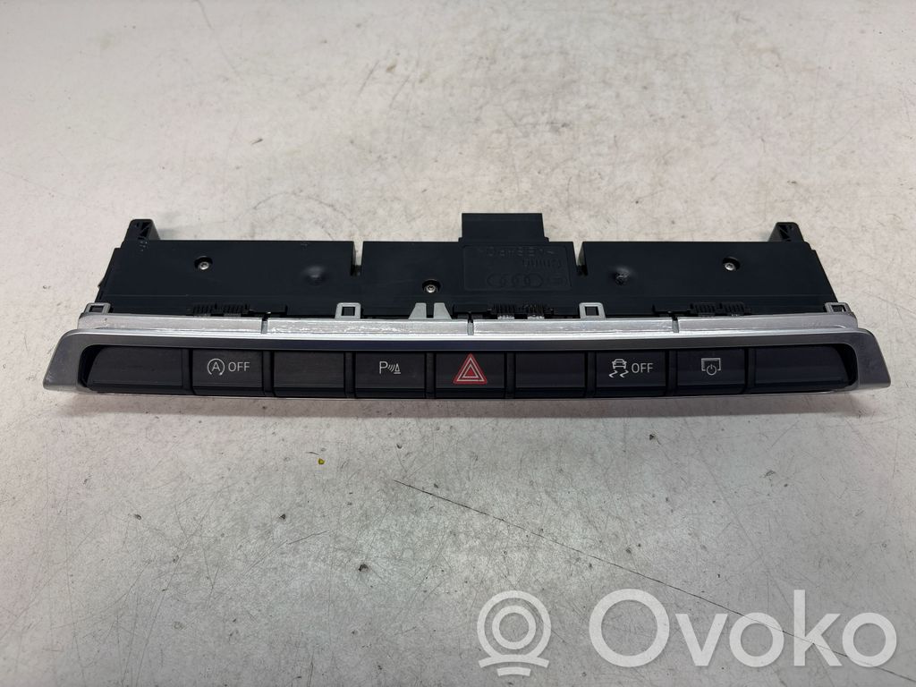 Audi Q2 - Hazard light switch 