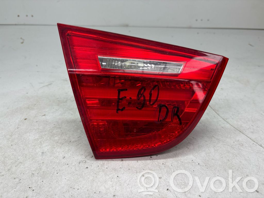 BMW 3 E90 E91 Aizmugurējais lukturis pārsegā 