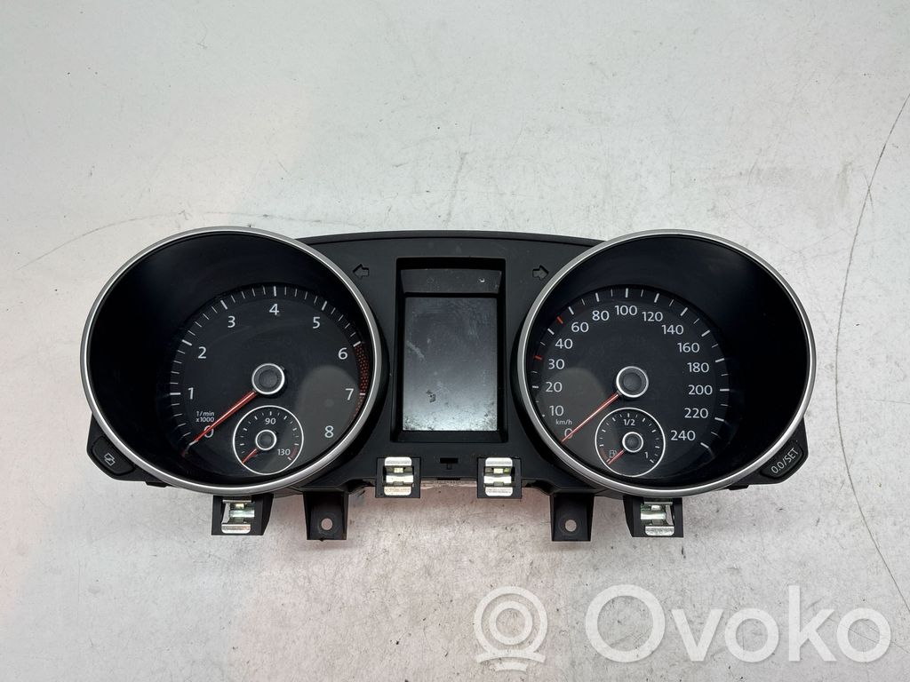 Volkswagen Golf VI Speedometer (instrument cluster) 