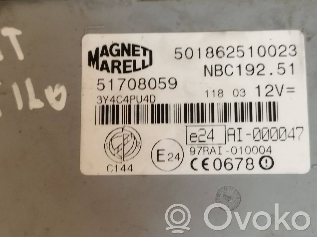 Fiat Stilo Saugiklių dėžė (komplektas) 
