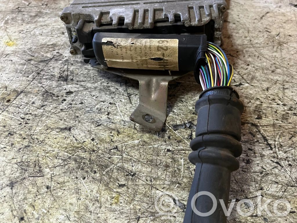 Volkswagen PASSAT B4 Engine control unit/module 