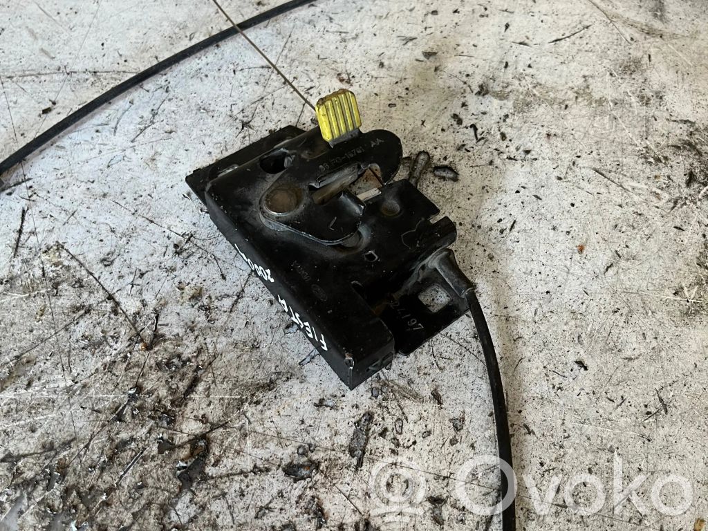 Ford Fiesta Dzinēja pārsega slēdzene 