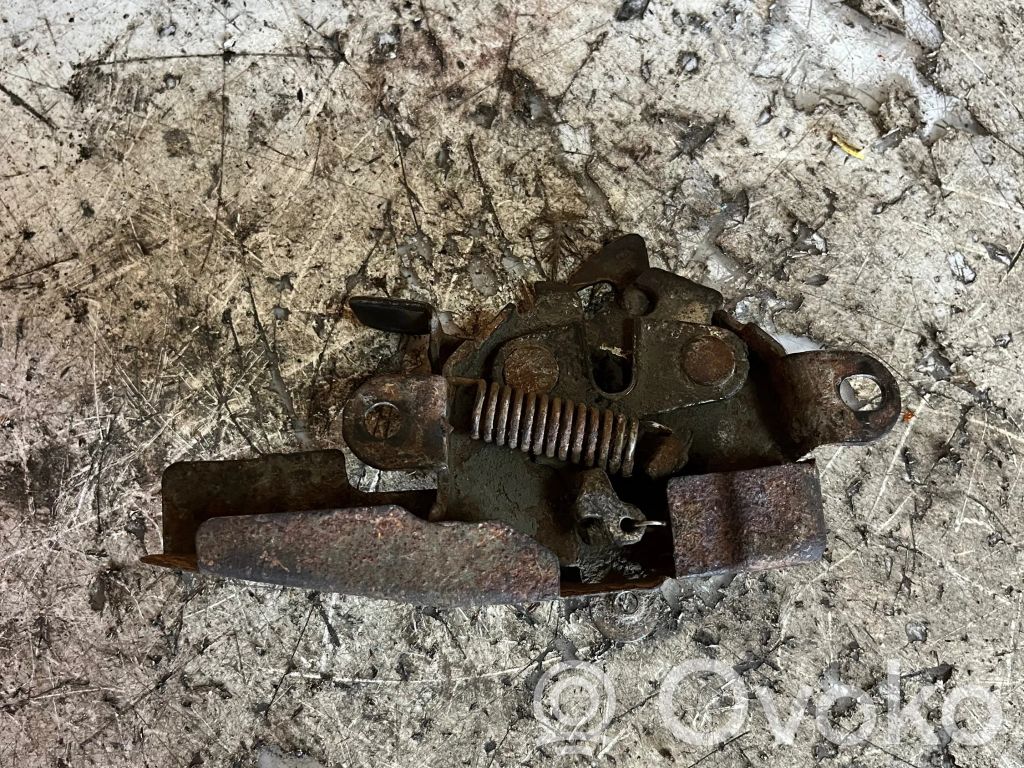 Engine bonnet/hood lock/catch