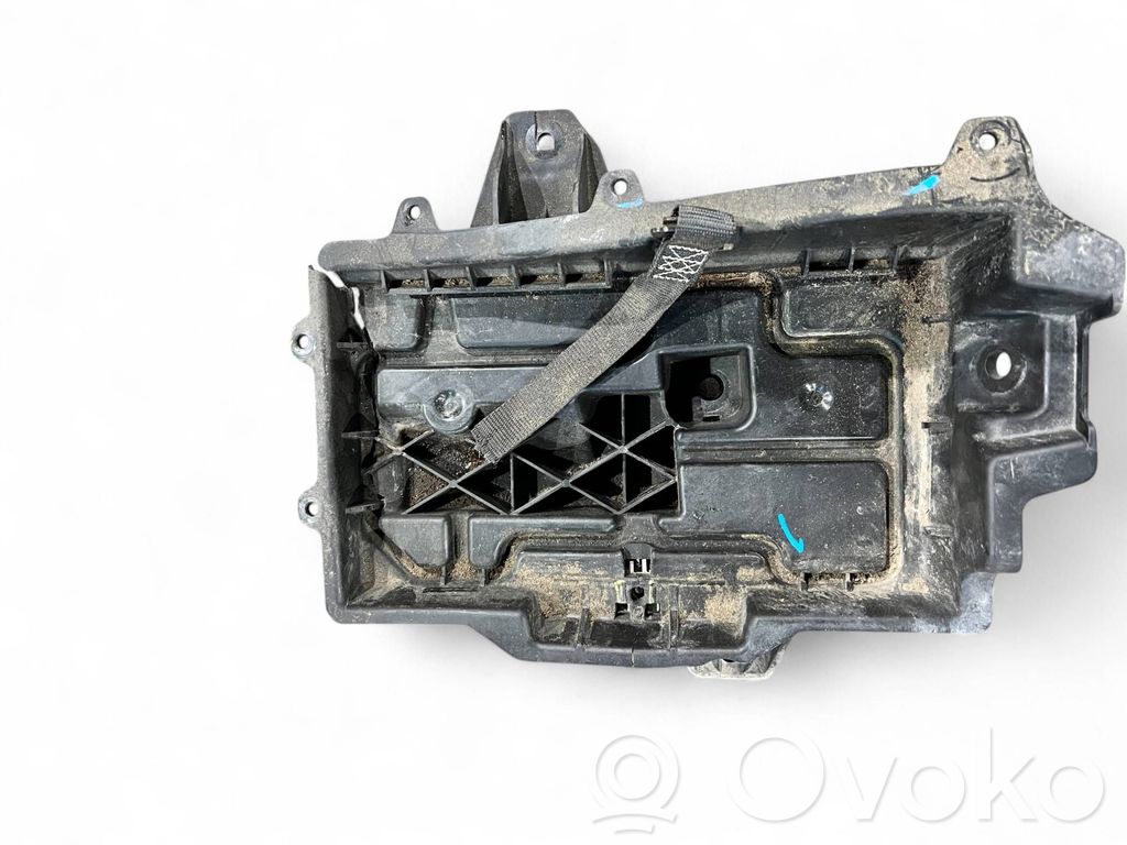 Chrysler Pacifica Battery tray 