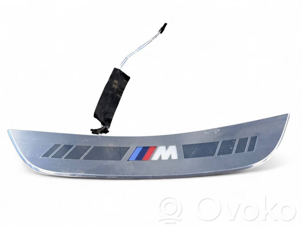BMW 8 G16 Galinio kėbulo slenksčio apdaila 