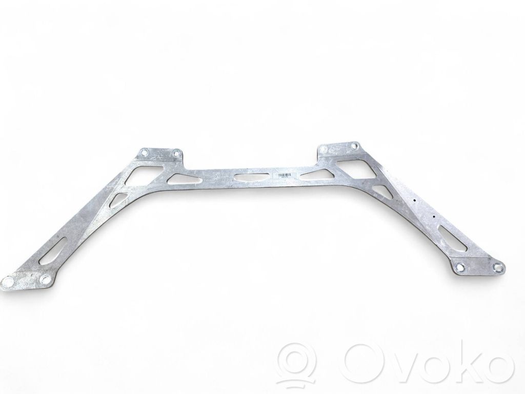 BMW M5 F90 Kita variklio skyriaus detalė 