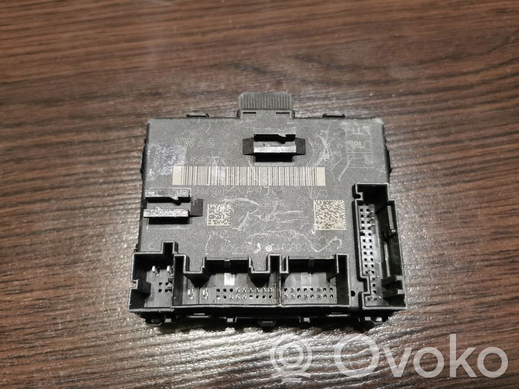 Volkswagen PASSAT B8 Door control unit/module 