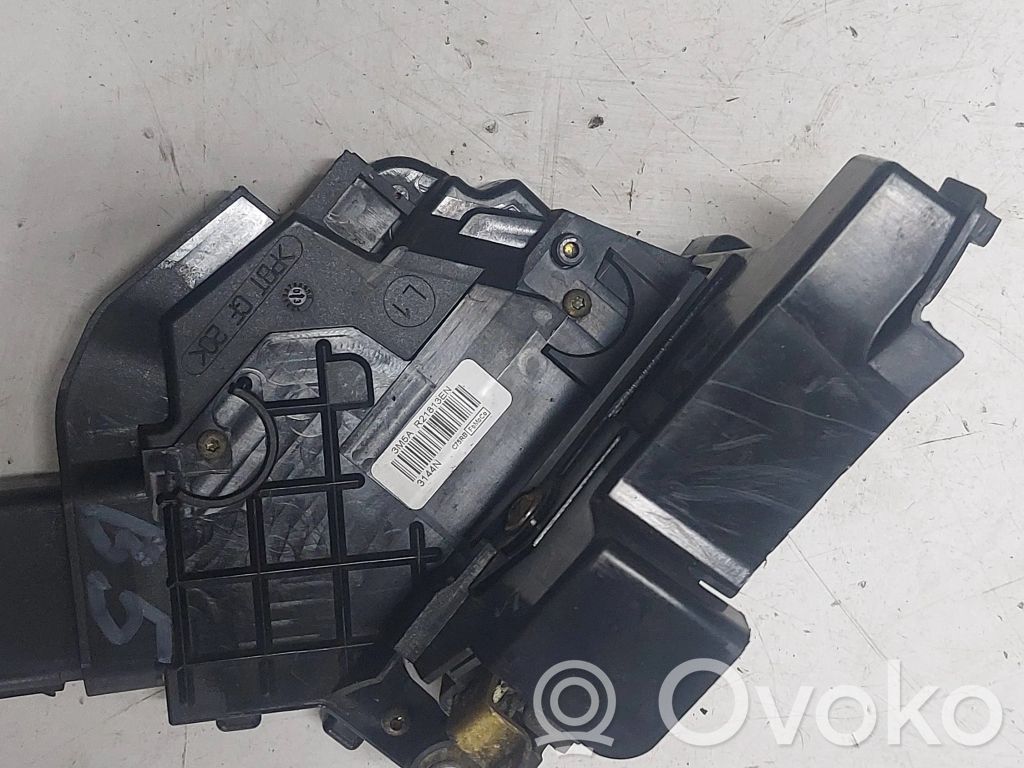 Ford Focus Priekšpusē slēdzene 