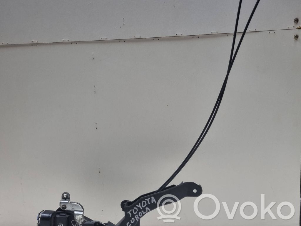 Toyota Corolla Verso E121 Задний замок 