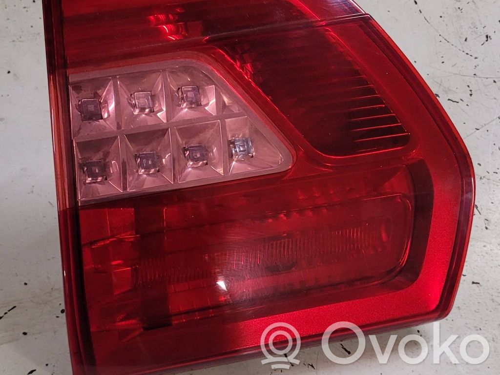 Citroen C5 Galinis žibintas dangtyje 
