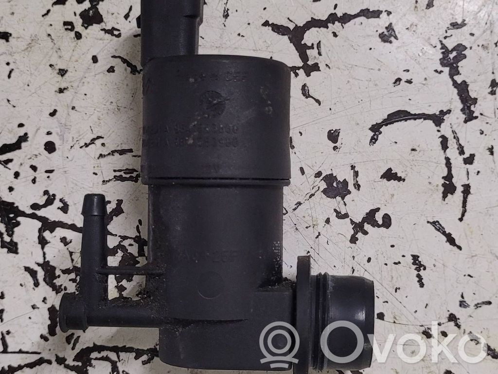 Renault Master II Windscreen/windshield washer pump 