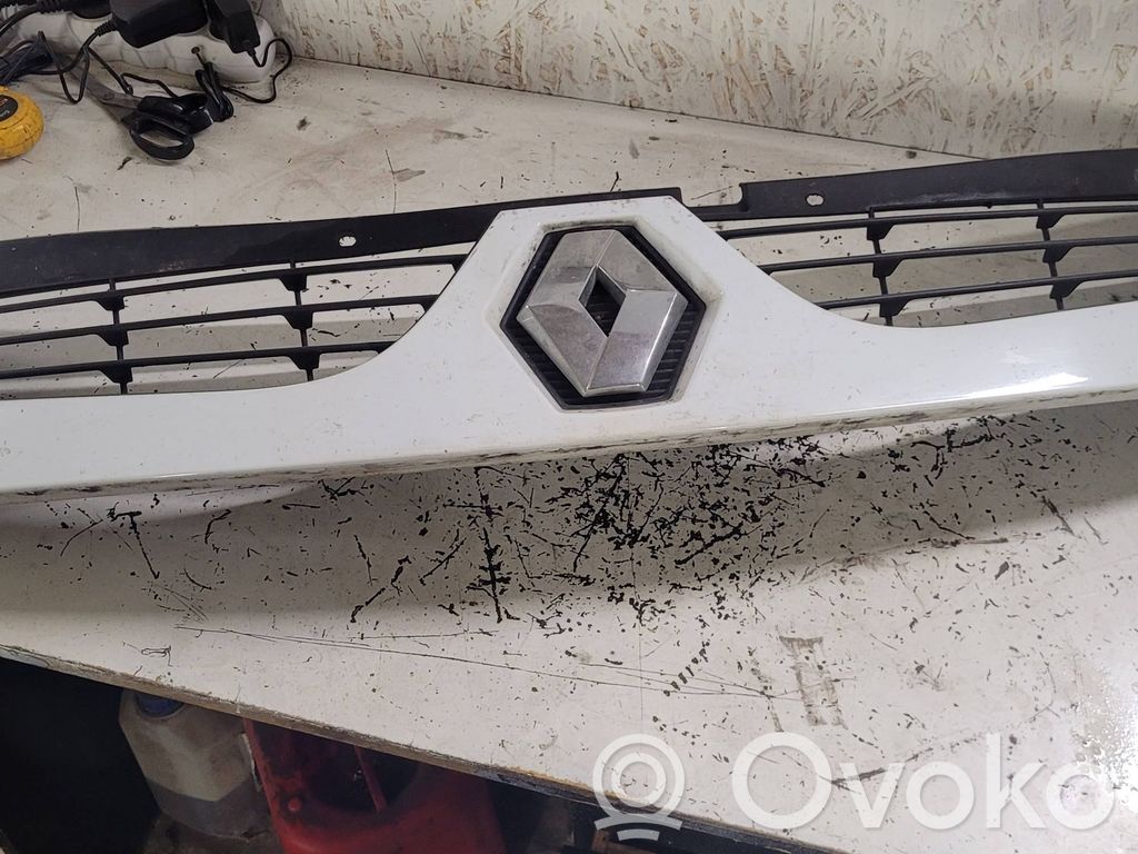 Front grill   8200426365