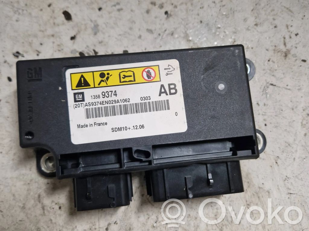 Opel Meriva B Airbag control unit/module 