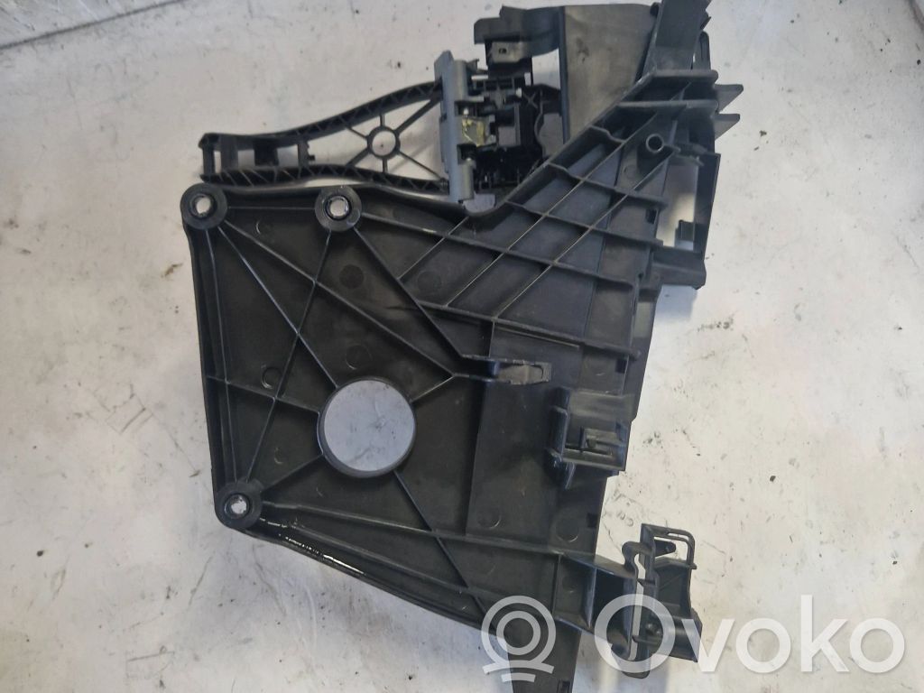 Volvo V70 Front door exterior handle/bracket 