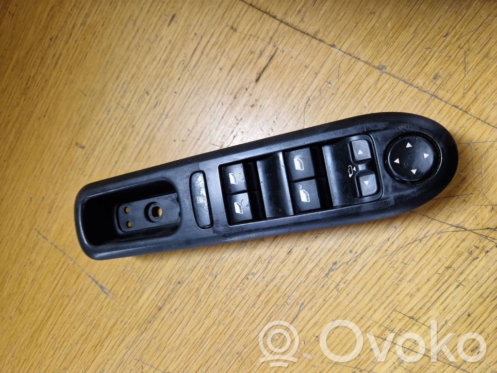 Peugeot 407 Electric window control switch 