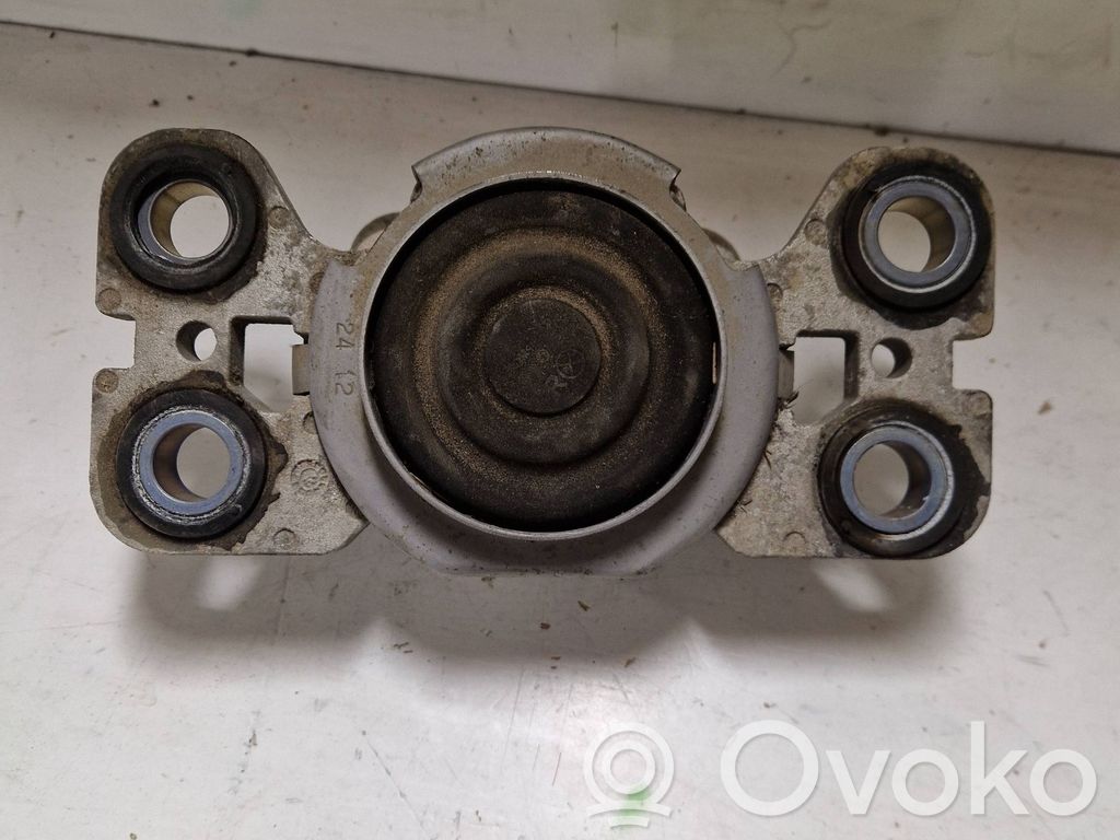 Volvo V60 Engine mount bracket 