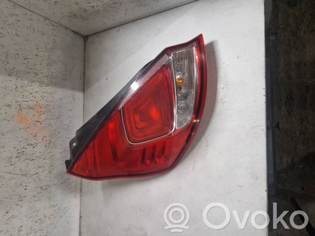 Ford Fiesta Aizmugurējais lukturis virsbūvē 