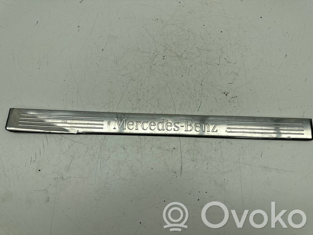 Mercedes-Benz E W212 Listwa progowa przednia 