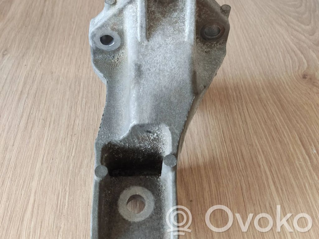 Land Rover Range Rover Sport L494 Engine mounting bracket 