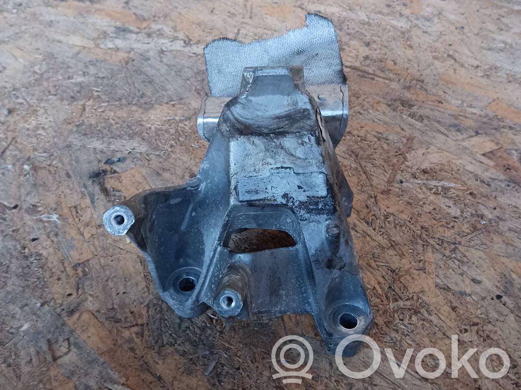 Audi Q5 SQ5 FY Engine mounting bracket 