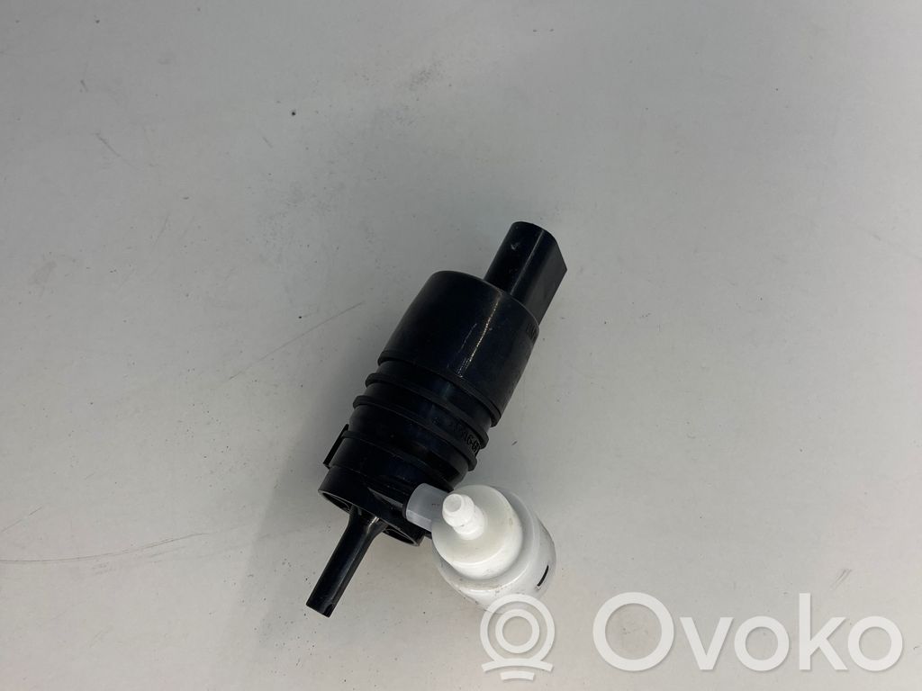 BMW 3 G20 G21 Windscreen/windshield washer pump 