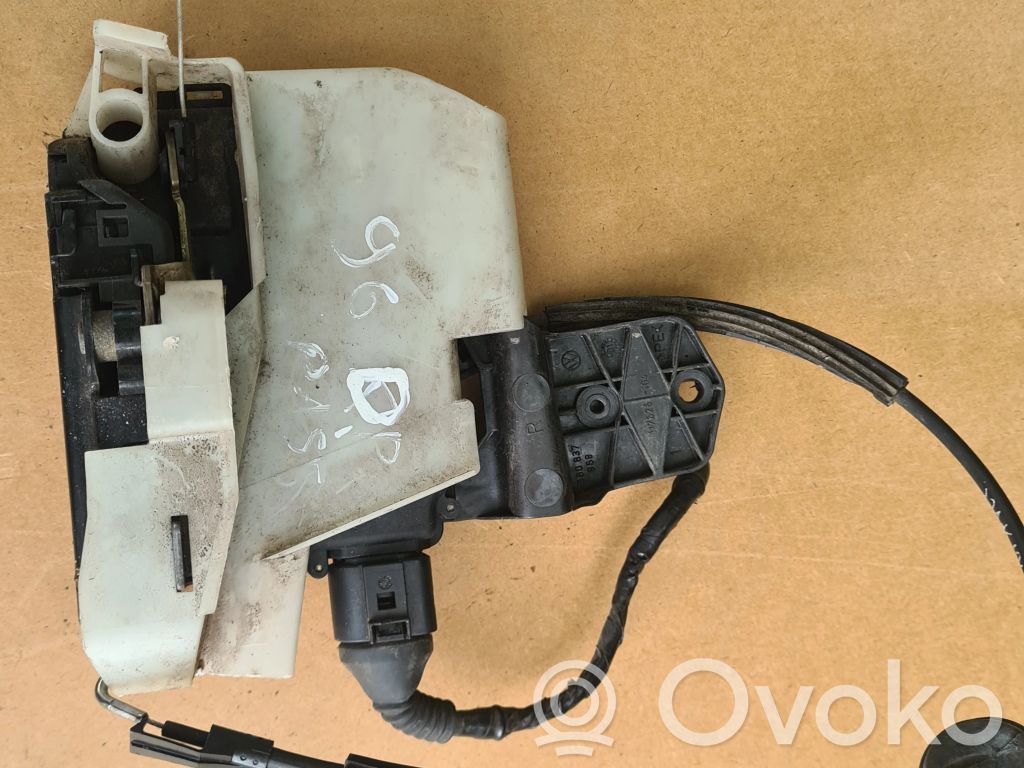 Volkswagen PASSAT B5.5 Zamek drzwi przednich 