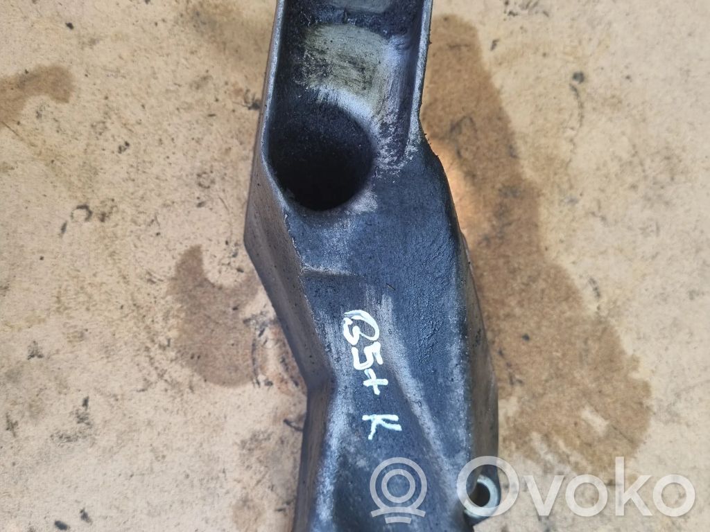 Volkswagen PASSAT B5.5 Engine mounting bracket 