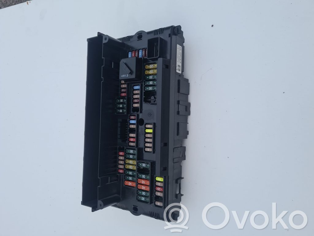 BMW 7 F01 F02 F03 F04 Sulakemoduuli 